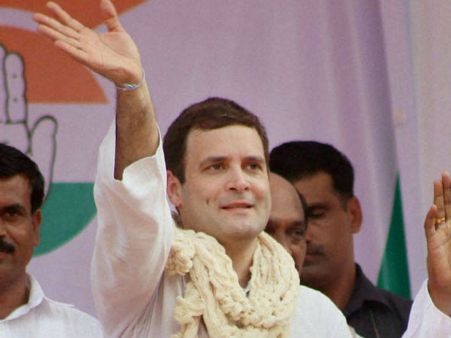 चीनी सैनिक घुसपैठ करते रहे, प्रधानमंत्री झूला झूलते रहे