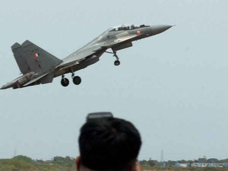 अब आएगा डिफेंस सेक्टर में तगड़ा निवेश, मोदी सरकार एक्टिव हुई