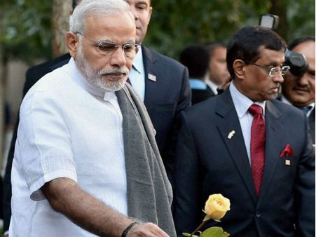 हुदहुद:पीएम ने किया 1000 करोड़ मुआवजे का एलान, राहत कार्य जारी