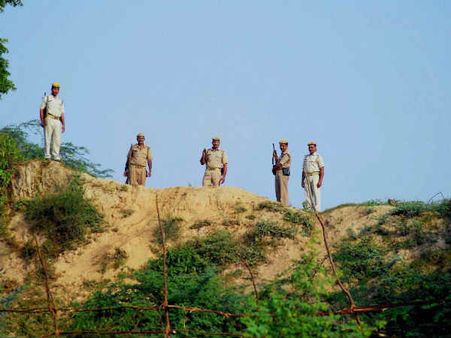 और पुलिसवाले सुनते रहे आतंकी टुंडा की गाली-गलौच