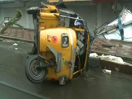 PICS: तूफान हुदहुद के बाद तबाही का मंजर