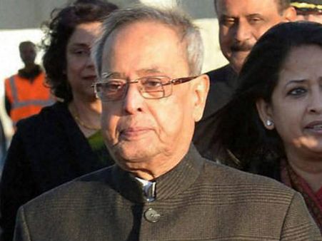 प्रणब मुखर्जी को इफ्तार पार्टी का न्योता नहीं दिए जाने की खबर पर कांग्रेस ने दिया ये जवाब