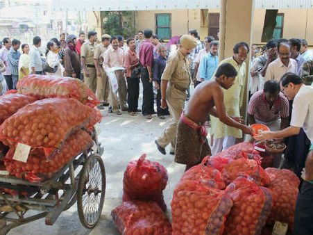 अब पाकिस्तान से बम नहीं आलू आयेगा