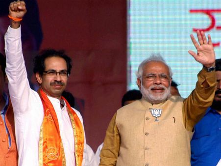 शिवसेना और भाजपा ने दिए हाथ मिलाने के संकेत, लेकिन मुख्यमंत्री कौन?