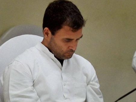 चुनावी तूफान में कांग्रेस को नुकसान और राहुल चले हुदहुद का नुकसान देखने