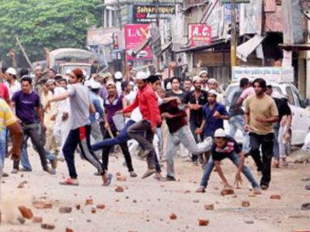 दो समुदाय के बीच मामूली झड़प ने लिया उग्र रुप, गोलीबारी में 4 जख्मी, 33 गिरफ्तार