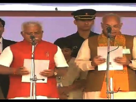 शपथ ग्रहण के साथ मनोहर लाल खट्टर बने हरियाणा के मुख्यमंत्री