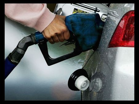 जानिए चार महानगरों में पेट्रोल-डीजल की नई कीमतें