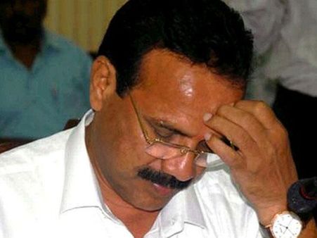 गौड़ा को लॉ-स्टेशन पर उतराकर मोदी ने किया रेल मंत्रालय 'प्रभु' के भरोसे