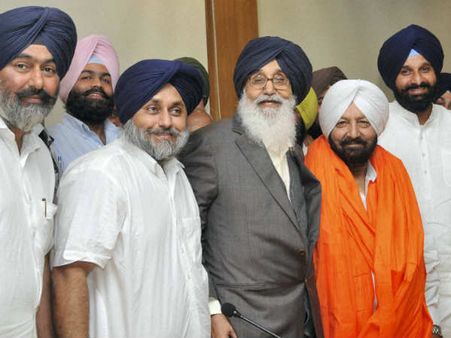 तो आग से खेलना पसंद है अकालियों को