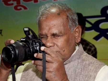 मांझी का एक और विवादित बयान, कहा वोट के लिए नहीं की महिला की मदद