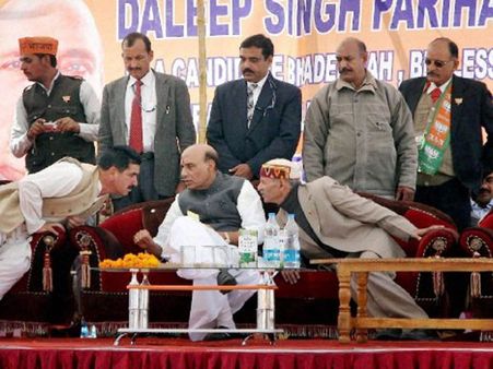 राजनाथ सिंह के लिये अनुच्छेद 370 नहीं पंचायती राज है चुनावी मुद्दा