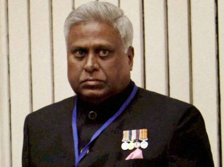 घोटालेबाजों की मेजबानी मार गई सीबीआई हेड रंजीत सिन्हा को