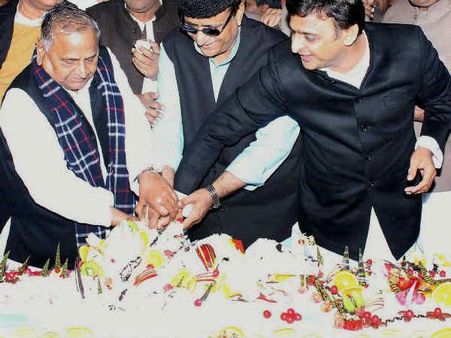 नेताजी के बर्थडे पर पसर गया मातम, महिला की हुई मौत