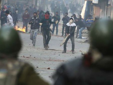 जम्मू-कश्मीर चुनाव का फेसबुक पर विरोध करने वाले पांच गिरफ्तार