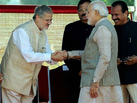 नरेंद्र मोदी को नजीब जंग ने बताया विजनरी पर्सन, कहा पहली बार ऐसा नेता देखा