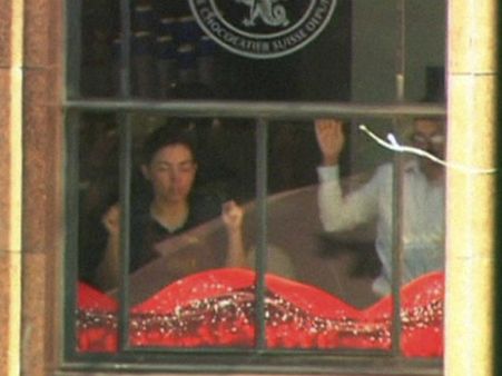 सिडनी कैफे में बंदूकधारी का शहर में बम लगा रखने का दावा