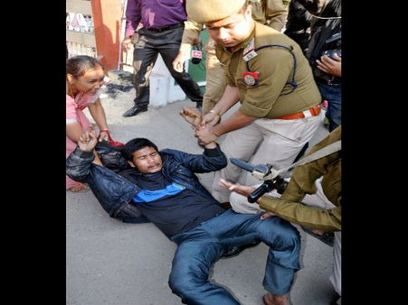 असम में हिंसा: उग्रवादियों ने 65 को तो पुलिस ने 5 को मारा