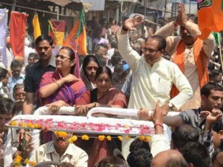 केवल सफल सीएम ही नहीं रोमांटिक पति भी है शिवराज सिंह चौहान