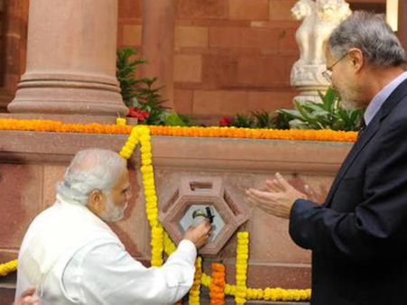 नए साल पर डायरी कैलेंडर नहीं एलईडी बल्ब उपहार में दें-पीएम