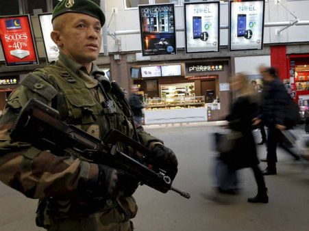 चौबीस घंटे के भीतर पेरिस में फायरिंग की दूसरी घटना, 2 घायल