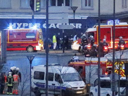 पेरिस में बंधक संकट खत्म, मारे गए आतंकी भाई, 4 बंधकों की भी मौत