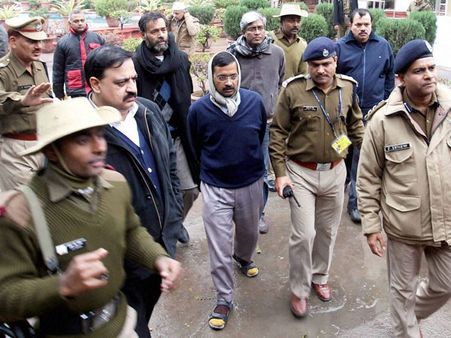 दिल्ली चुनाव: केजरीवाल नहीं दे पाएंगे वोट, NGO ने दी चुनौती