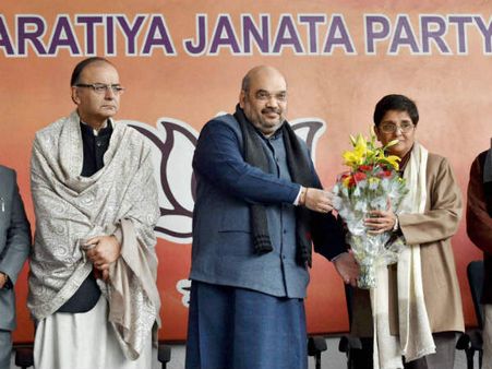 आखिर केजरीवाल को ना और अमित शाह को हां क्यों किया किरण बेदी ने?