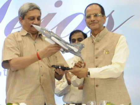 मनोहर पर्रिकर के आते ही देश को मिला पहला 'तेजस'