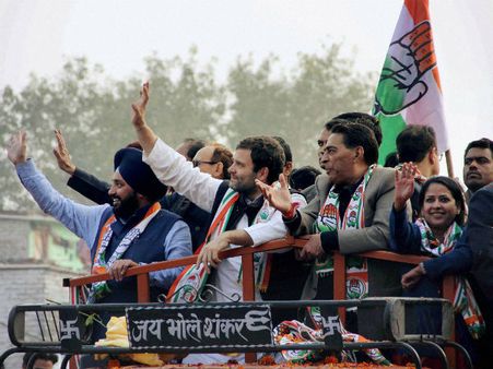 दिल्ली के दंगल में उतरें राहुल, पीएम मोदी पर लगाया पीआर का आरोप