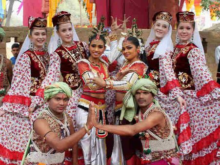 News in Pics: सूरज कुंड मेले में लगा देशी-विदेशी कलाकारों का जमावड़ा