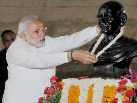 पीएम मोदी बनें भगवान, हुआ मंदिर का निर्माण, 1.5 लाख की लगी मूर्ति