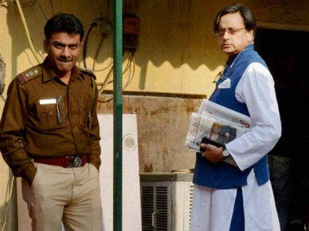 24 घंटे के भीतर थरूर से हुई दोबारा पूछताछ, SIT जवाबों से असंतुष्ट