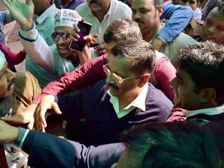 रामलीला मैदान में केजरीवाल आज लेंगे दूसरी बार सीएम पद की शपथ