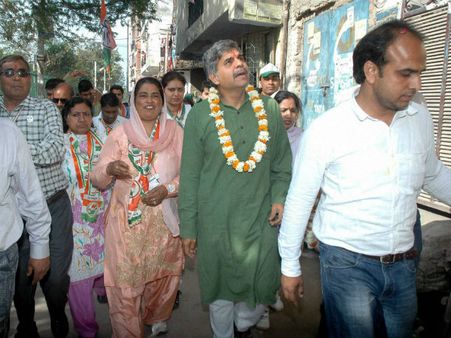 मां के बाद बेटे दीक्षित का हमला, कहा कांग्रेस में ‘असली’ नेता नहीं