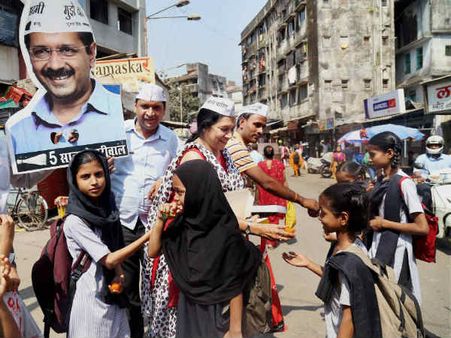 अरविंद केजरीवाल और उनकी टीम ने ईश्वर के नाम पर ली शपथ