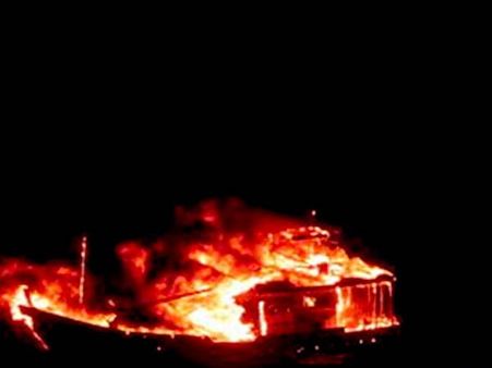 पाकिस्तान नौका विस्फोटः जांच के बीच में लोशाली हुए पद से बर्खास्त