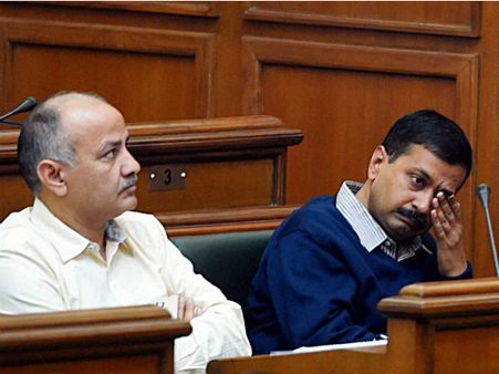 'आप' के नेता खेलते जुबानी कुश्ती, इमेज मिली धूल में