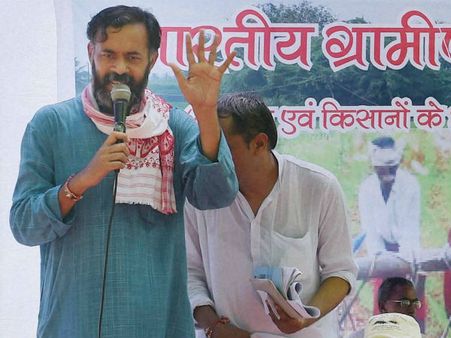 सरेआम हुई आप की लड़ाई, दिल्ली में पार्टी की हार में जुटे थे योगेंद्र यादव, शांति और प्रशांत भूषण