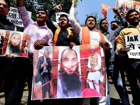 मसरत आलम के खून में भारत के लिए नफरत, देश के खिलाफ लिखा गीत