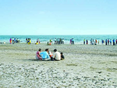 गुजरात के डुमस बीच पर रूहों का बसेरा, रात को आती हैं आवाज़ें