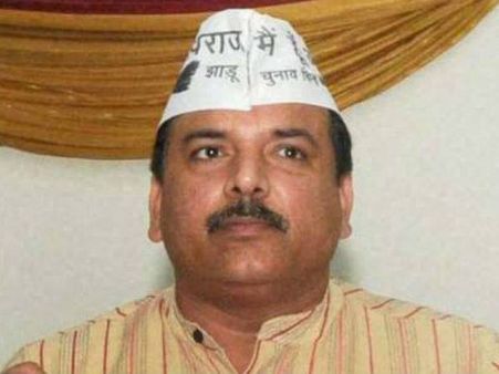 संजय सिंह ने योगेंद्र यादव को झूठा करार दिया, किया सनसनीखेज खुलासा