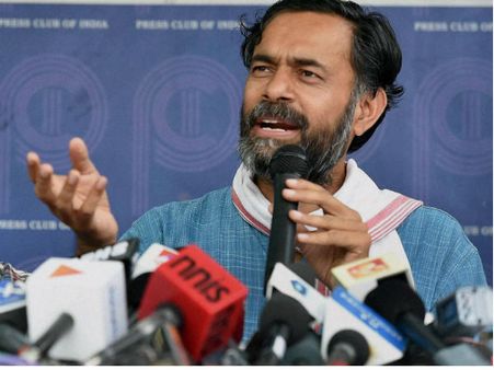 केजरीवाल ने दी गंदी गालियां, योगेन्द्र ने कहा छोटे भाई को माफ किया