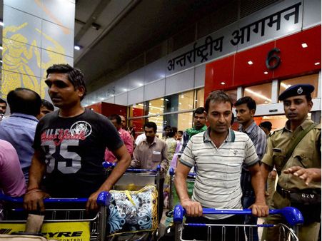 एयरपोर्ट ऑफिसर ने महिला से पूछे ऐसे गंदे सवाल कि आप सोच भी नहीं सकते