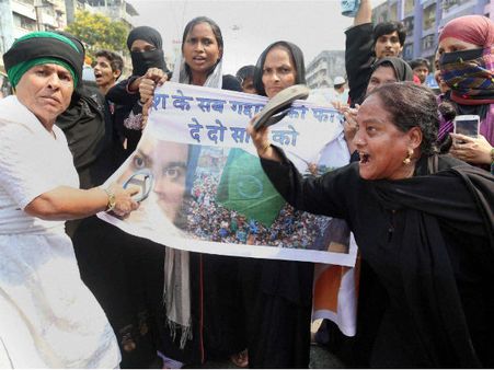 दवाब के बाद सख्त हुई मुफ्ती सरकार, मसरत के खिलाफ देशद्रोह का आरोप दर्ज