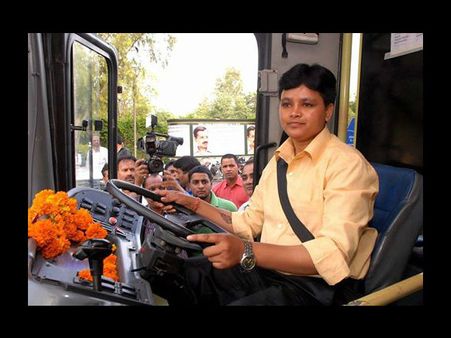 DTC की पहली महिला बस ड्राइवर बनीं सरिता