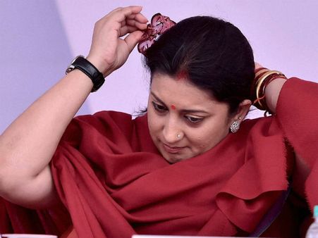 WhatsApp पर वाइरल हुई स्मृति ईरानी की अश्लील तस्वीरें, FIR दर्ज