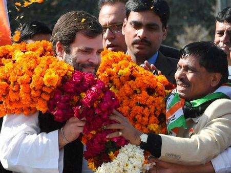 किसानों के खातिर ऐतिहासिक रामलीला मैदान से मम्मी सोनिया और राहुल बाबा ने बोला मोदी पर हमला