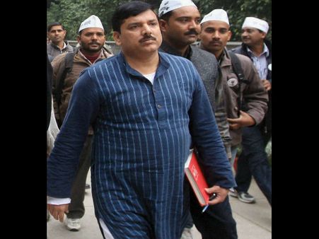 आप के संजय सिंह बोले कोई भी पार्टी नेताओं की फर्जी डिग्री नहीं जांच सकती