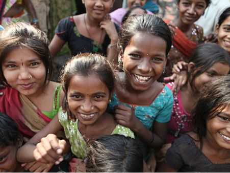 हम भारतीयों से ज्यादा खुश हैं बंग्लादेशी और पाकिस्तानी, जानिए कैसे?
